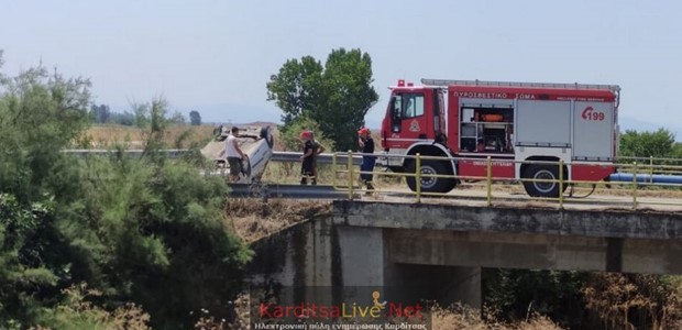 Ανετράπη αυτοκίνητο στο δρόμο Παλαμά για Ιτέα 